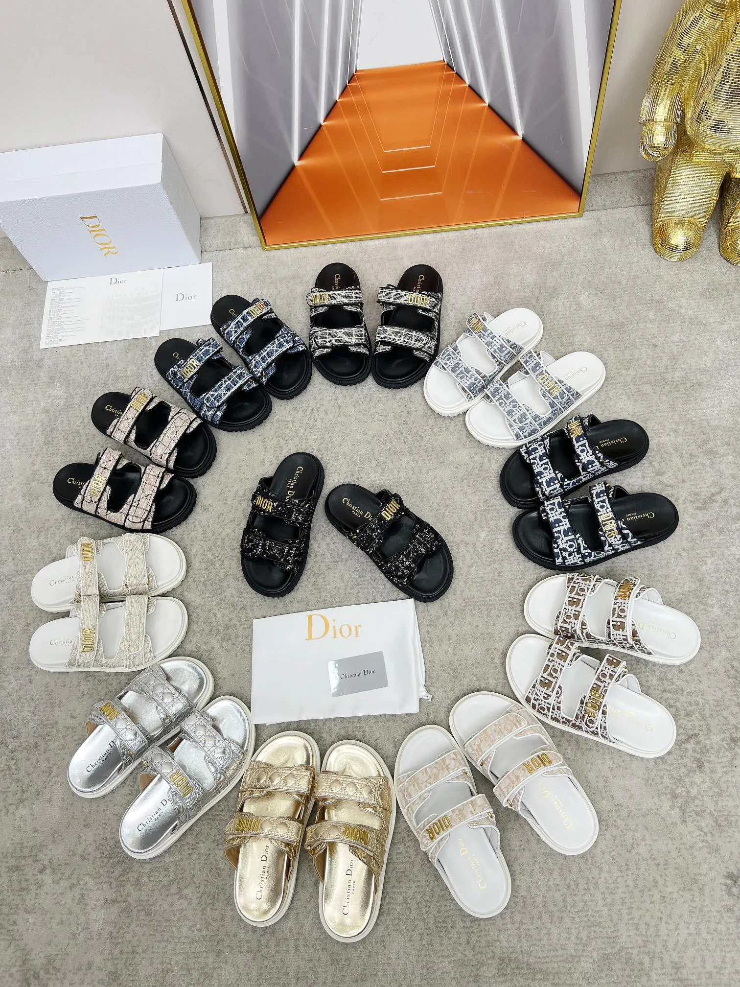 👟👟Ex-factory price 500👟👟Dior👏👏new classic style. 🔥Purchasing-level qualityThe most popular thick-soled sandals in foreign counters. Upper➕Inside: original customized material, original mold opening of sole 1.1 (lightweight, code number 35-40 (41/42 can be customized)